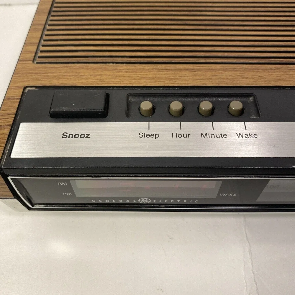 GE 7-4633D Alarm Clock AM FM‎ Radio Battery Backup Wood Grain Works With Crackle